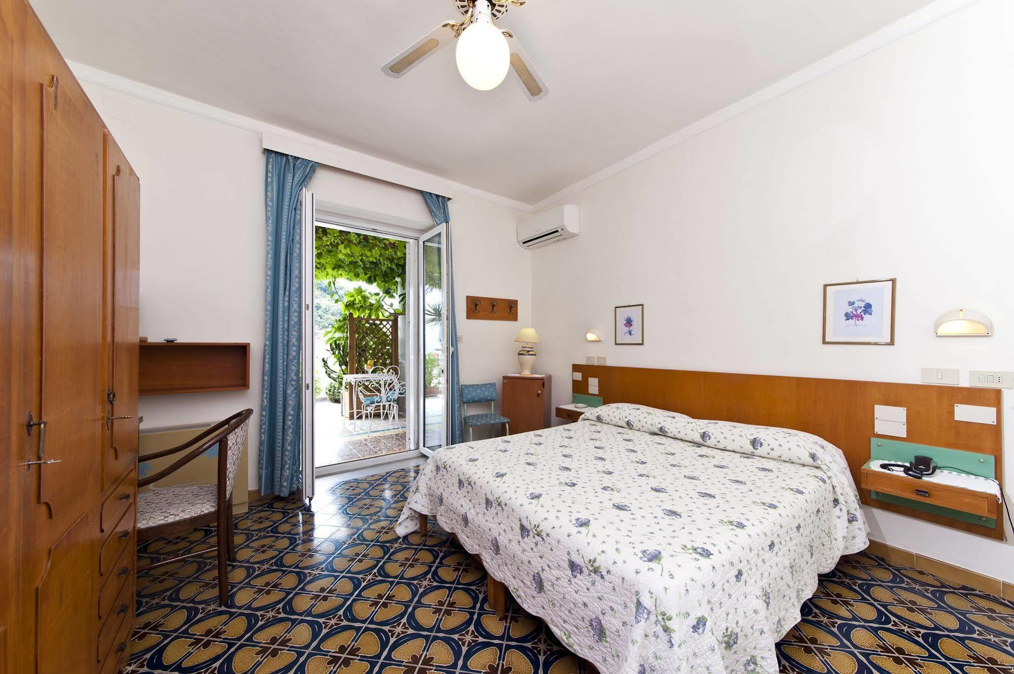 Hotel La Palma Sant'Angelo  Exteriör bild